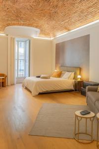 Il salotto di Torino centrale in piazza Vittorio Veneto by Turin House Collection