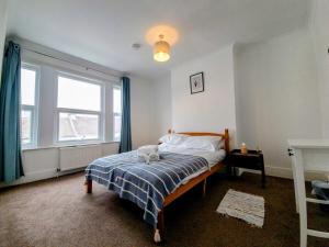 Four Bedroom House by Brookland Stays Serviced Accommodation Short Lets Brightonwith Free WiFi