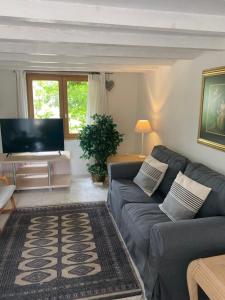 B&B / Chambres d'hotes La Cour des Cloches : Maison de Vacances