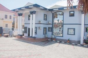 Correct Residence and Resort