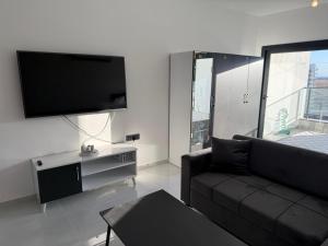 CEASAR RESORT STUDIO Consus