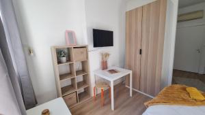 Studio Gauche Calme Proche Gare Climatisation