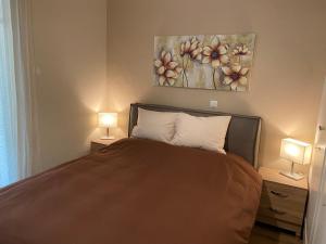 Cozy Acropolis backyard haven