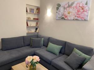 Cozy Acropolis backyard haven