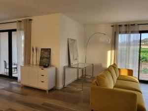 Villas Villa neuve calme - piscine privee - vue sur les vignes : photos des chambres