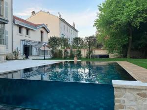 Les Ecuries de Rigny, Suite haut de gamme avec jardin, jacuzzi et piscine