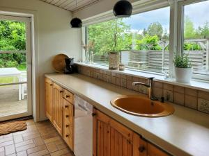 Beach House With Sea View Near Hou Beach