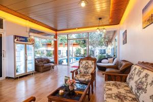 Tongtong Garden Holiday Hotel普吉岛通通花园酒店