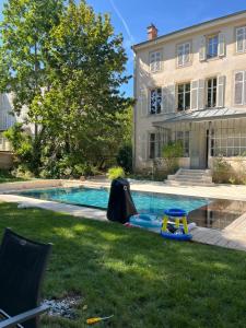 Les Ecuries de Rigny, Suite haut de gamme avec jardin, jacuzzi et piscine