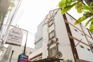 White Lodge Hotel Bangkok - 2-star hotels in Bangkok
