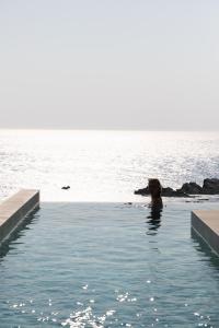 Casa Tarrha- Beachfront Villa with Heated Pool