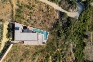 Casa Tarrha- Beachfront Villa with Heated Pool