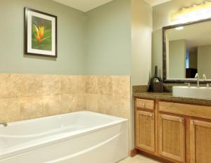 Wyndham Waikiki Beach Walk 3BR Apartment with Resort Access