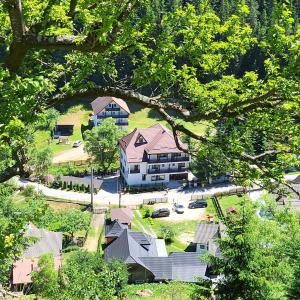 Pensiunea de la Rau Moieciu de sus - 3hvězdičkové hotely ve městě Moieciu de Sus