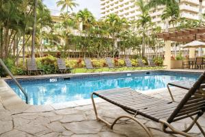 Wyndham Royal Garden Waikiki 2BR Apartment with Resort Access