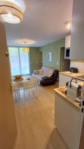 Plein centre à 3 mn à pied de la plage