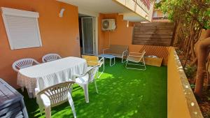 Plein centre à 3 mn à pied de la plage