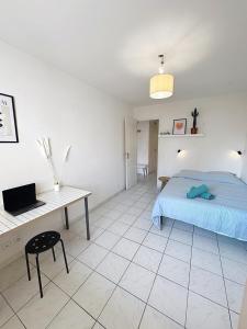 3P terrace, with air conditioning beach and center within walking distance