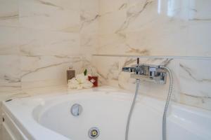 Zinovias Luxury House