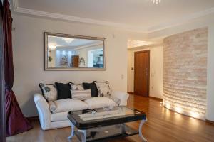 Zinovias Luxury House