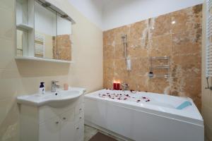 Daugava rrlux Penthouse with fireplace and free parking