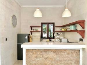 Ubud White pool Villa for 6 ppl