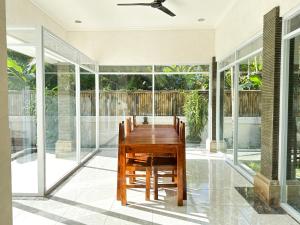 Ubud White pool Villa for 6 ppl