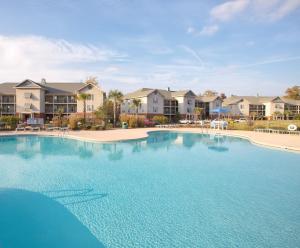 Wyndham Lake Marion 2BR Apartment with Resort Access