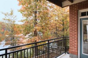 Wyndham Lake Marion 3BR Apartment with Resort Access