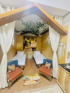 One Bedroom Apartment with a Unique Hut Corner