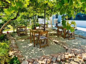 Simadhes Garden Rooms