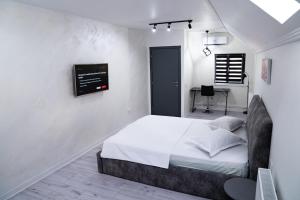 PentGarden penthouse jacuzzi