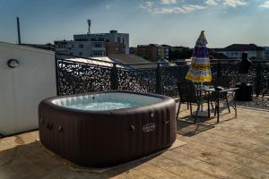 PentGarden penthouse jacuzzi