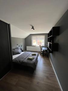 Apartament cu curte Gruia