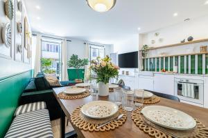 NEW! Remodeled & Spacious 4 Bedroom - 3 Bath - Heart of Nice - AC inrooms - With a large elevator