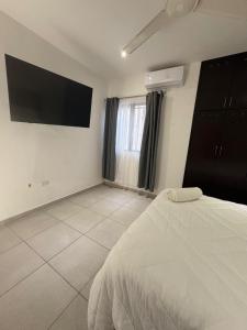 Habitación moderna en el centro