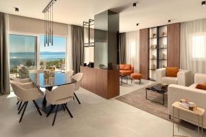 Penthouse with Terrace and Sea View room in Hotel Fanat
