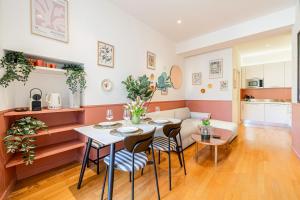 New! Remodeled Appartement in the Heart of Nice, Beach 3 min, 2BR, AC, Elevator, Amazing little terrace, Best Location!