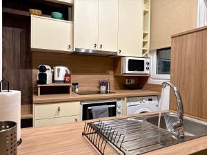 Acropolis Gem in Central Athens