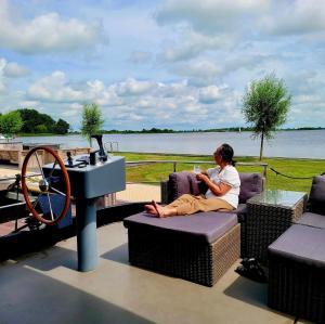 Blue Sky - Homeship met Toplocatie aan het Sneekermeer