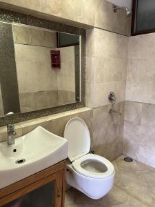 Lake Vista 2bhk close to Mall Road Mellow