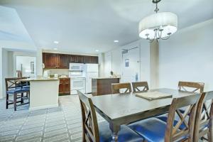 Wyndham Old Town Alexandria 2BR Apartment with Resort Access