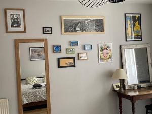 MAISON GERMES - CENTRAL & STANDING - Appartements traversants - Lits 180 King Size - Linge de lit et de toilette inclus - Parking a proximite : photos des chambres