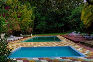 Pine 2 bedroom apartment with a pool