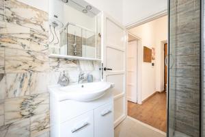 Modern Cozy Apartment 4 min Metro WiFi AC