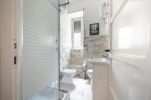Modern Cozy Apartment 4 min Metro WiFi AC