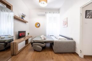 Modern Cozy Apartment 4 min Metro WiFi AC