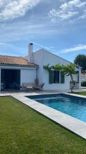Maisons de vacances Maison 8 personnes avec grand jardin et piscine chauffee : photos des chambres
