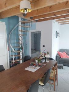 Relax by lake at Warmian-Masurian Holiday home