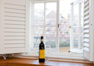 The Davey Tower, Medieval Riverside House